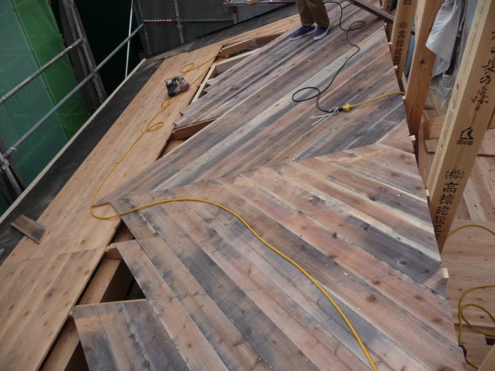 野地板斜め貼り